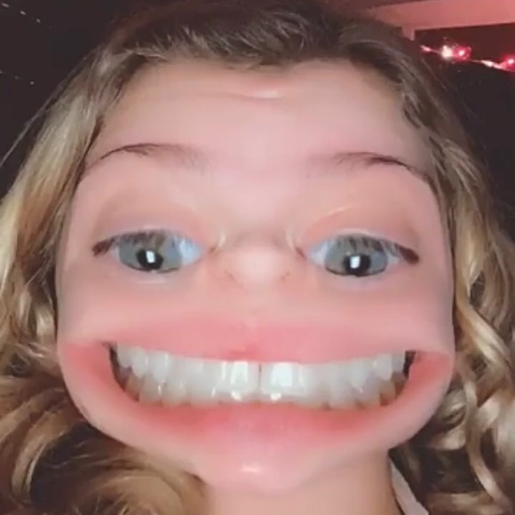 Meet your Posher, Mackenzie - Picture 1 of 1